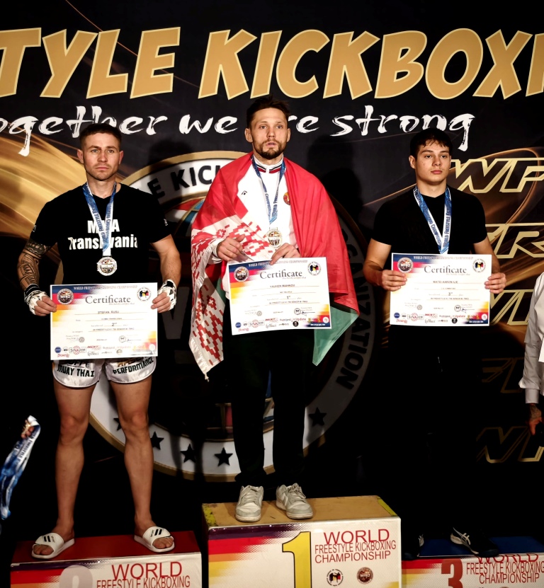 Rezultate excepționale pentru MMA Transilvania Cluj-Napoca la Campionatul Mondial de Freestyle Kickboxing WFKO 2025 din Ploiești.